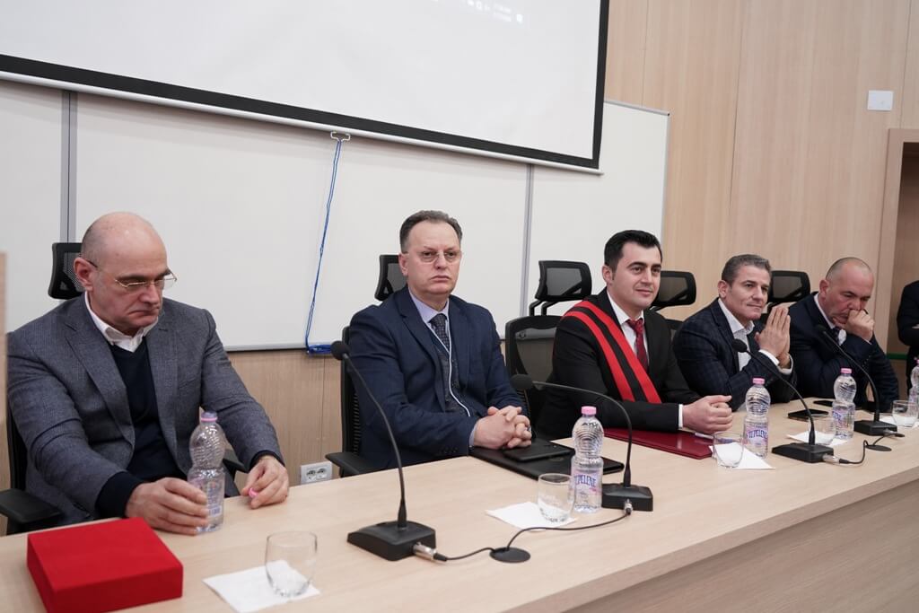 At the University of Elbasan &quot;Alexander Xhuvani&quot;, the ceremony of giving the title &quot;Honorary Citizen&quot; was held, publicist Fatos Baxhaku, Uniel