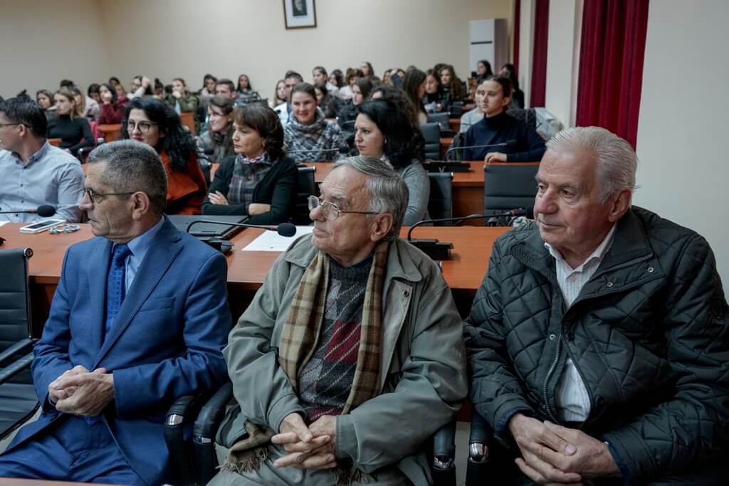 Universiteti i Elbasanit çeli ekspozitën e “Fondit të Librit Christian Gut”, Uniel