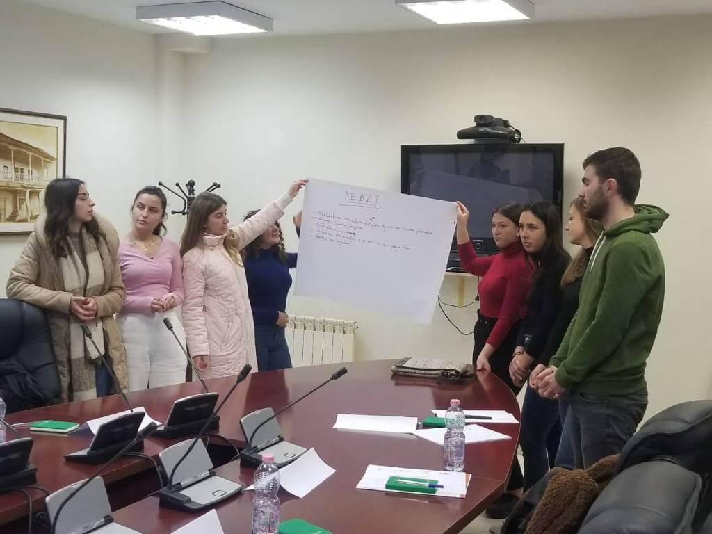 Training for the Debate Club at the University of Elbasan &quot;Alexander Xhuvani&quot;, Uniel